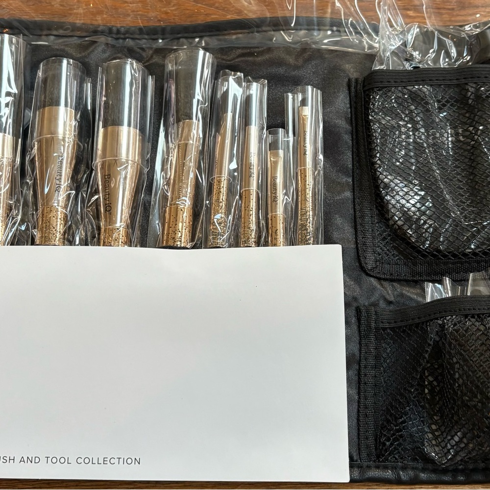 NEW Beauty iQ 11 piece ultimate brush and tool collection in black travel case